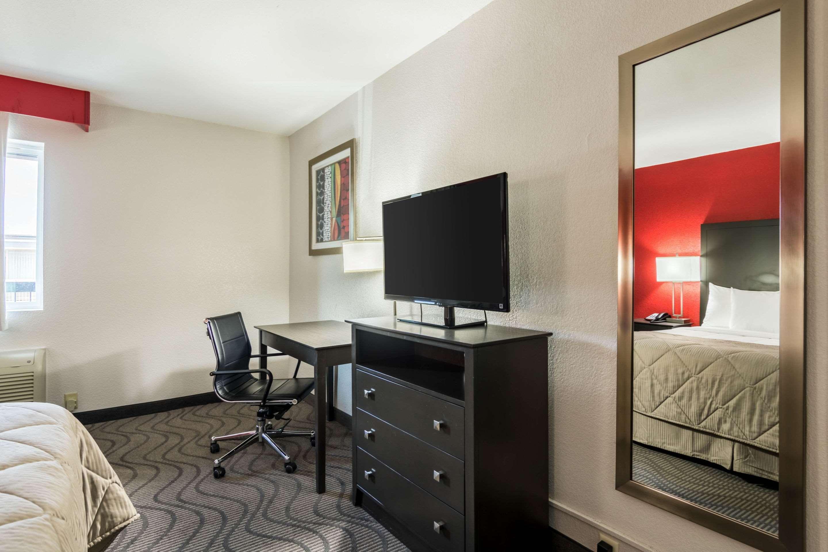Clarion Inn & Suites Russellville I-40 Exteriör bild