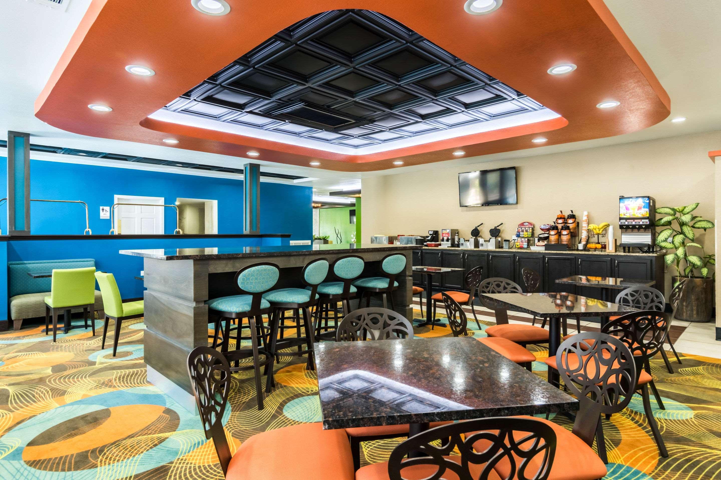 Clarion Inn & Suites Russellville I-40 Exteriör bild