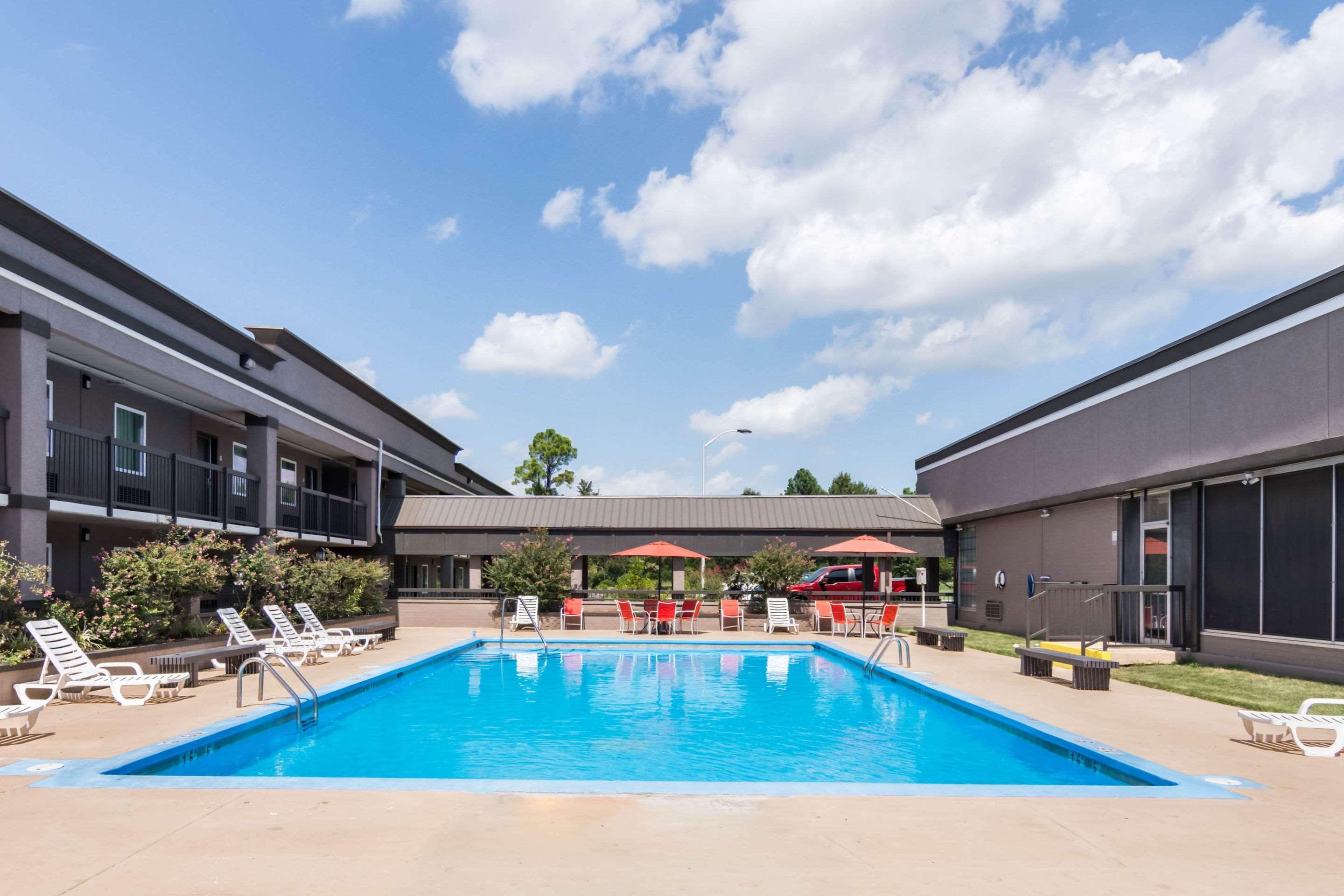 Clarion Inn & Suites Russellville I-40 Exteriör bild