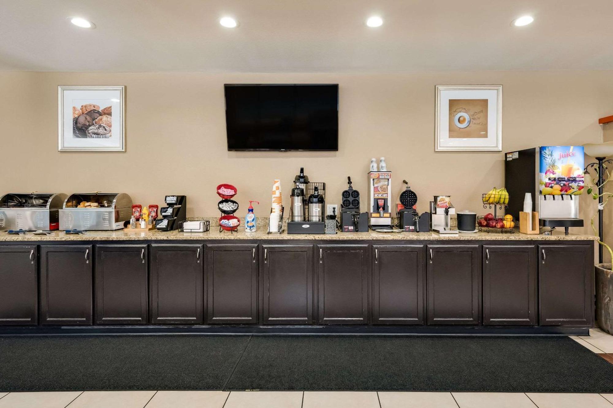 Clarion Inn & Suites Russellville I-40 Exteriör bild