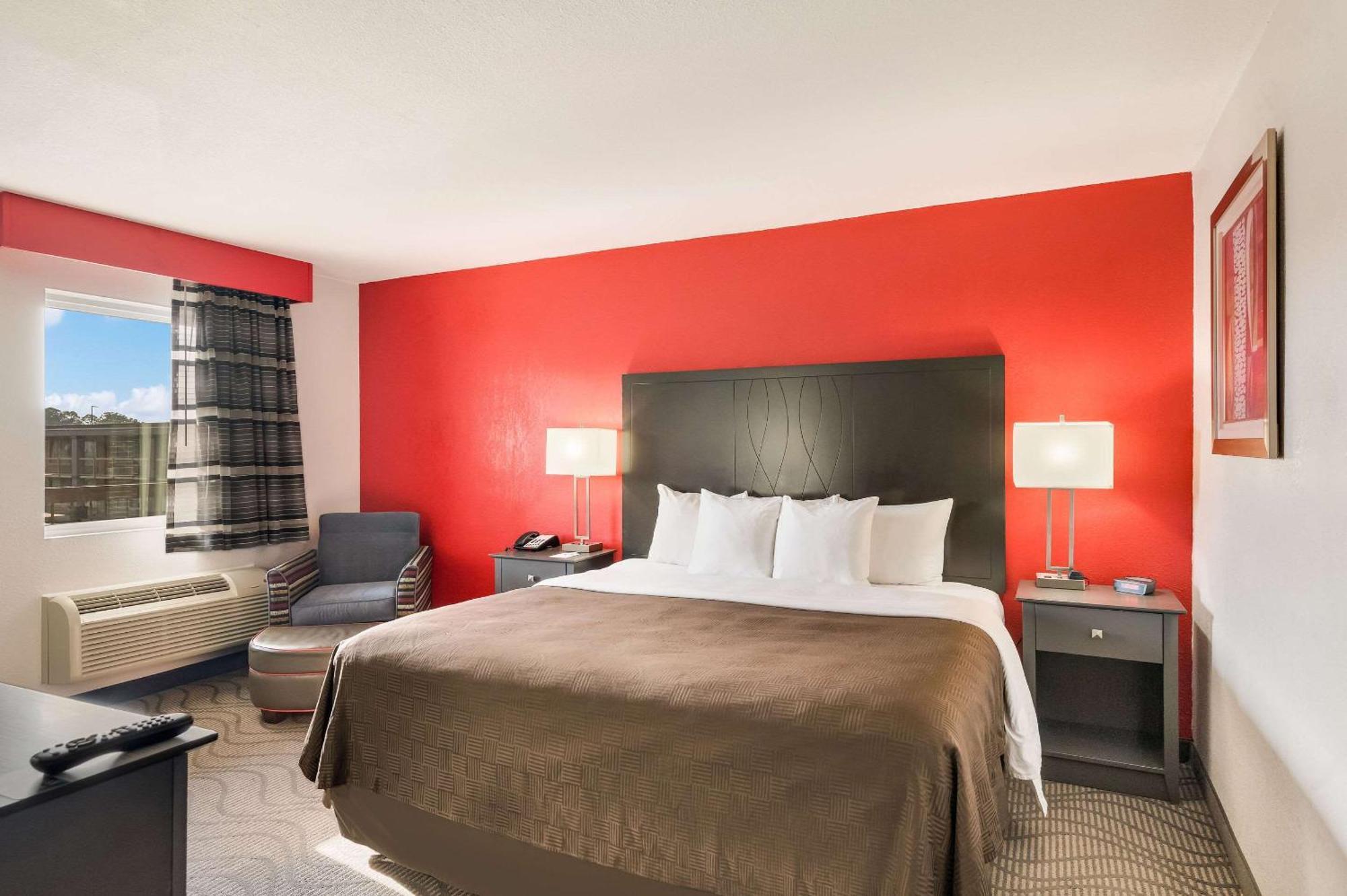 Clarion Inn & Suites Russellville I-40 Exteriör bild
