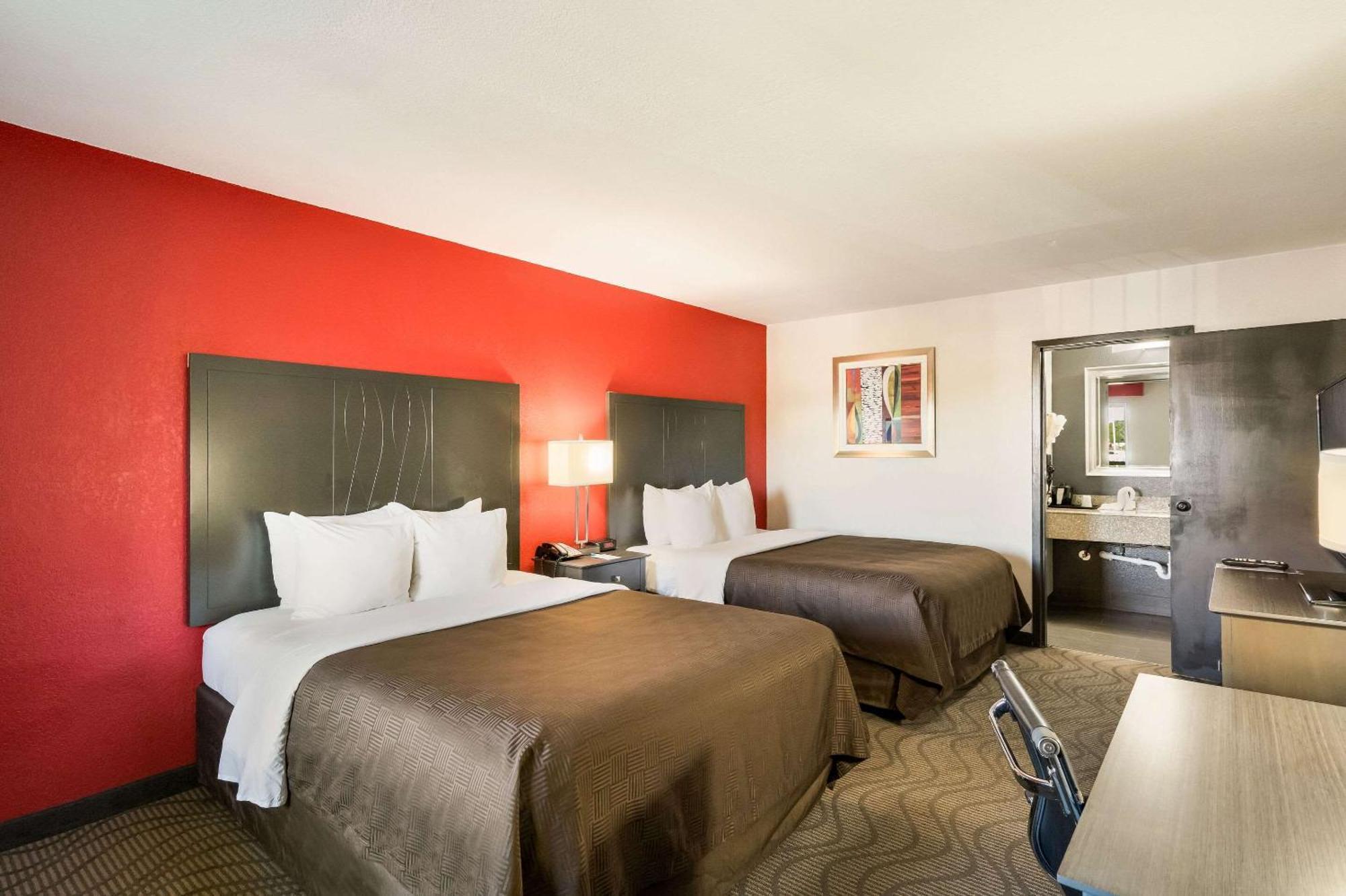 Clarion Inn & Suites Russellville I-40 Exteriör bild