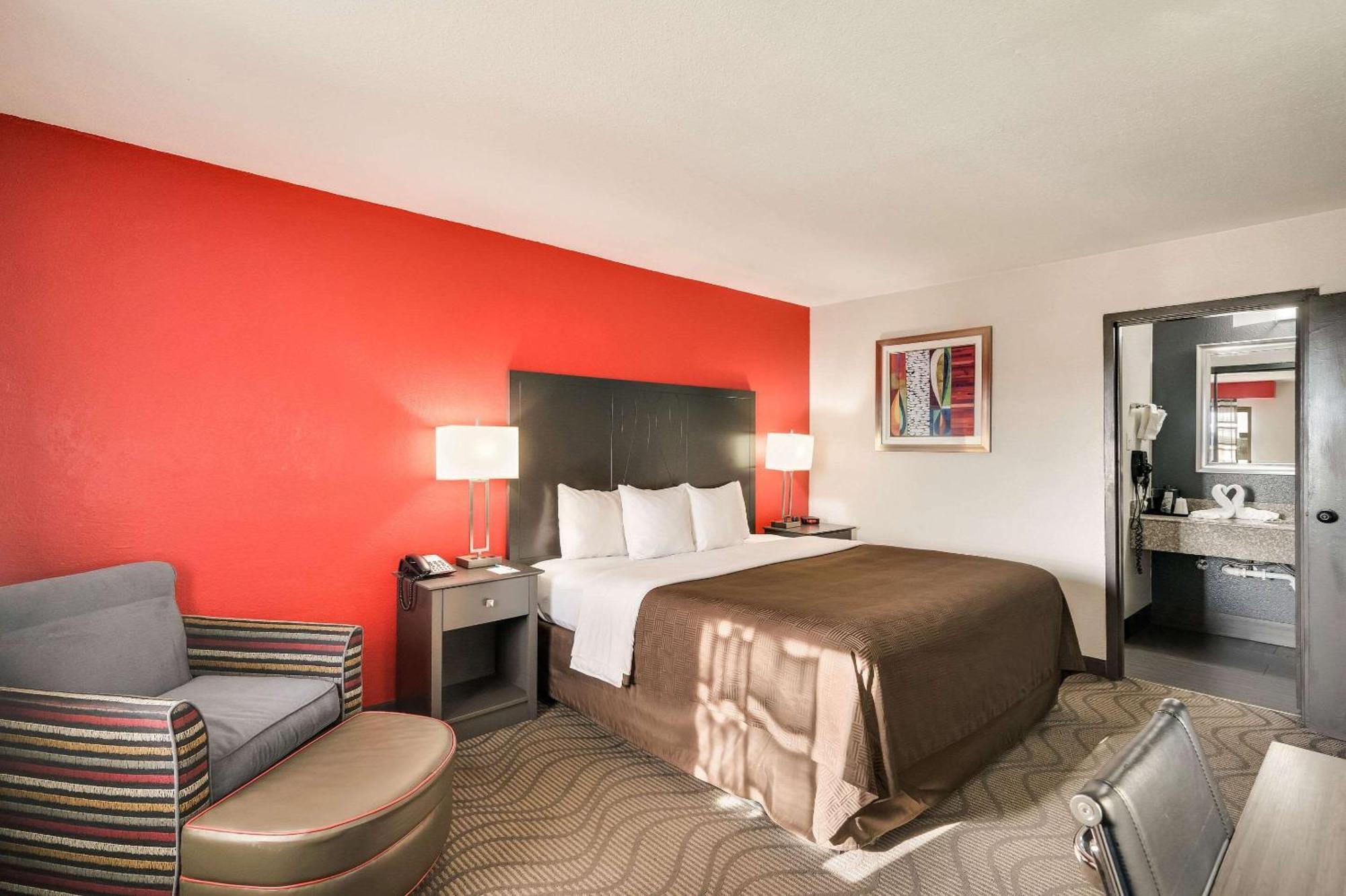 Clarion Inn & Suites Russellville I-40 Exteriör bild