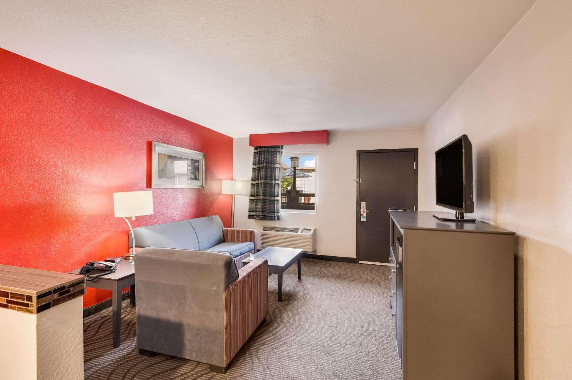 Clarion Inn & Suites Russellville I-40 Exteriör bild