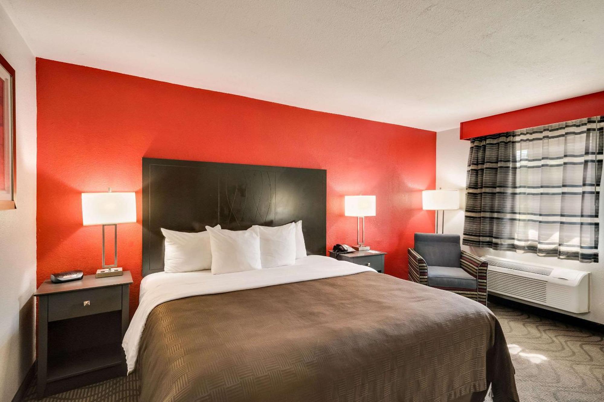 Clarion Inn & Suites Russellville I-40 Exteriör bild