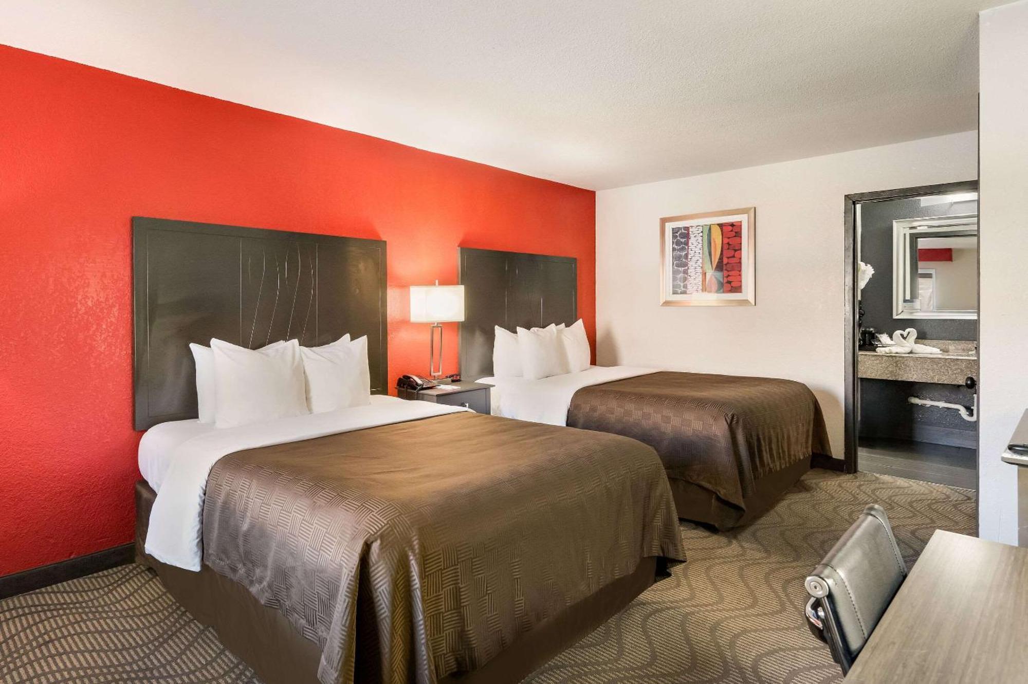 Clarion Inn & Suites Russellville I-40 Exteriör bild