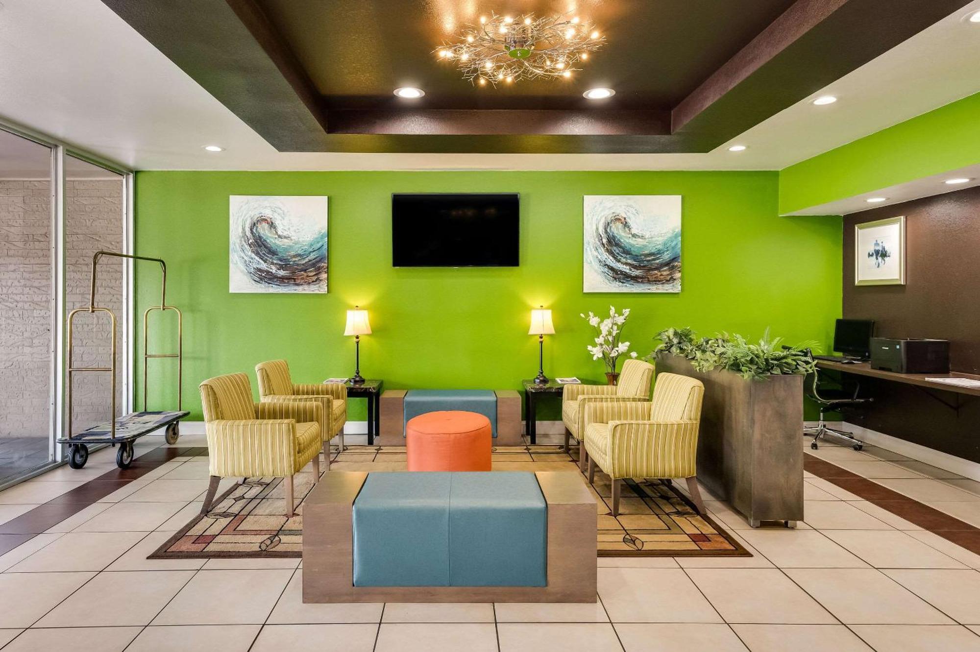 Clarion Inn & Suites Russellville I-40 Exteriör bild