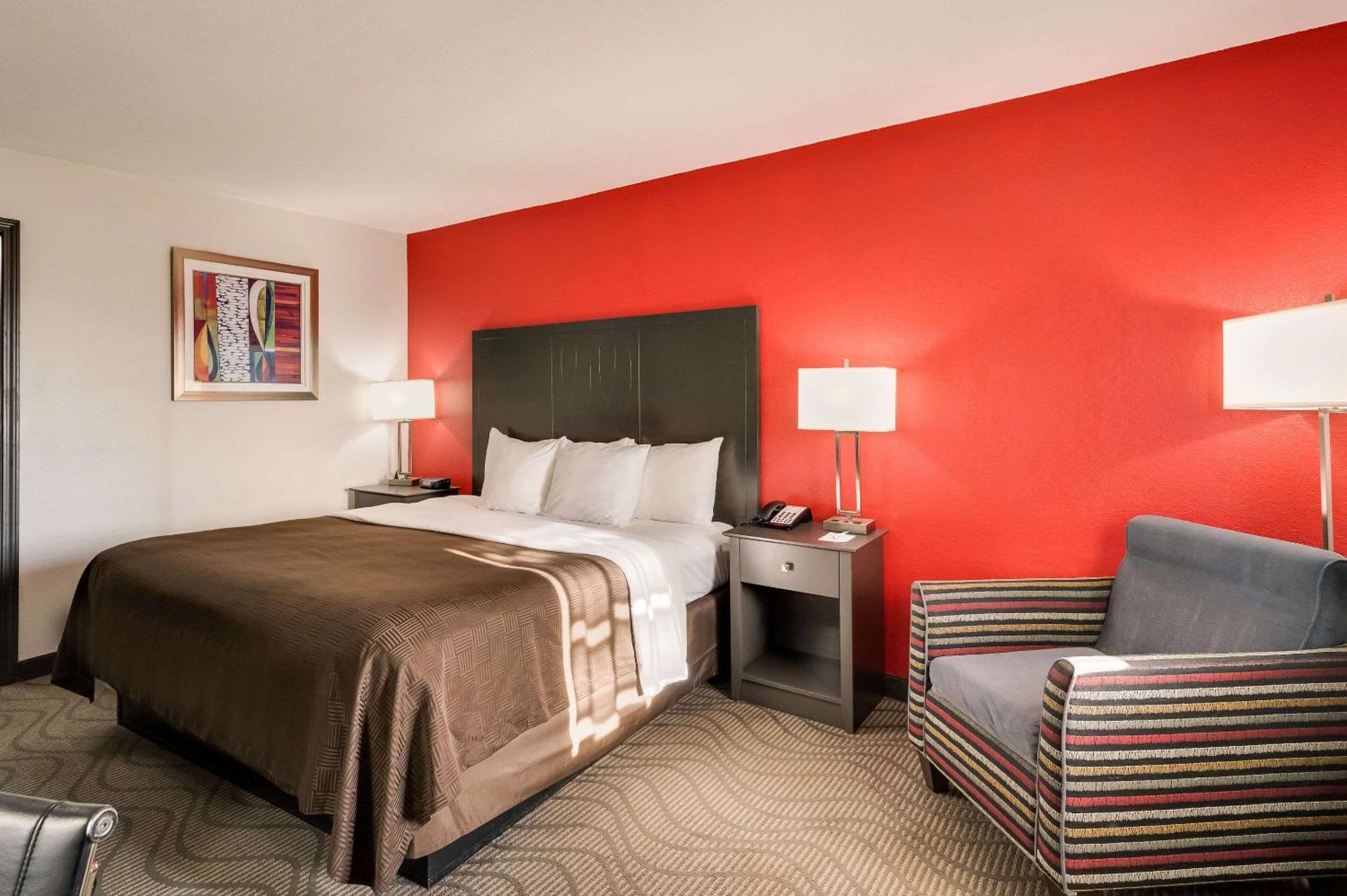 Clarion Inn & Suites Russellville I-40 Exteriör bild
