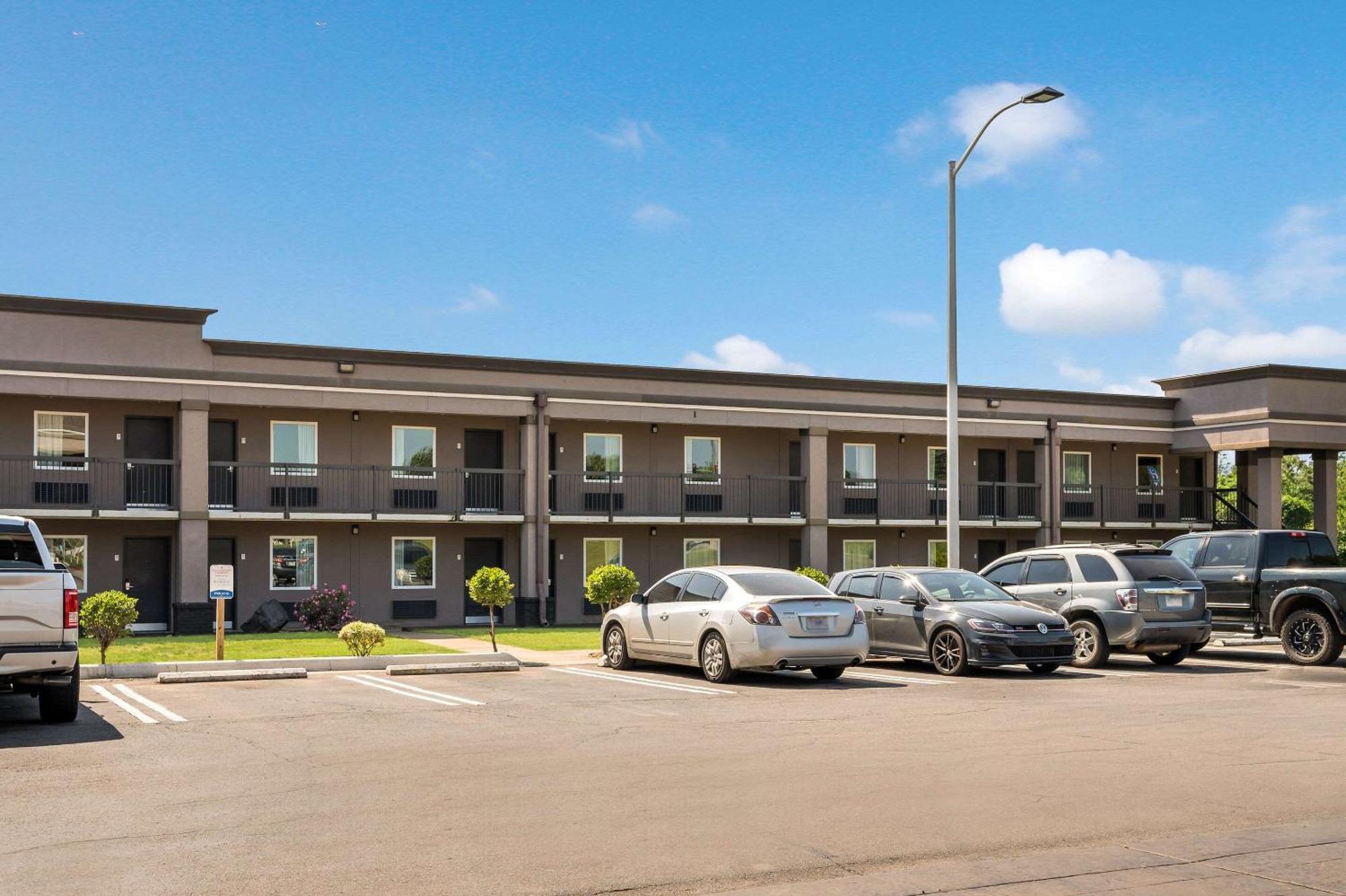 Clarion Inn & Suites Russellville I-40 Exteriör bild