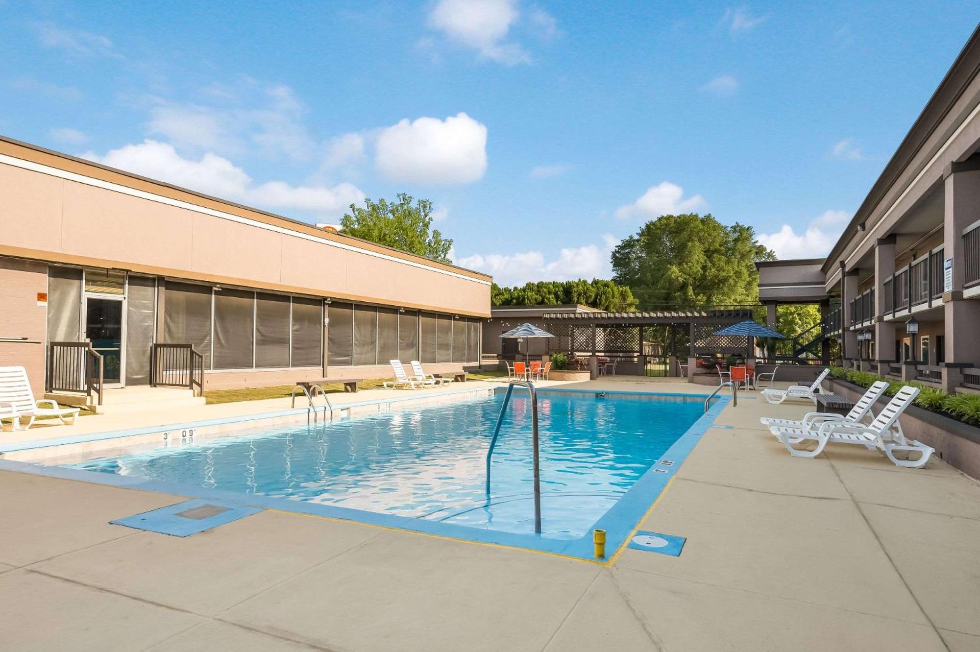 Clarion Inn & Suites Russellville I-40 Exteriör bild